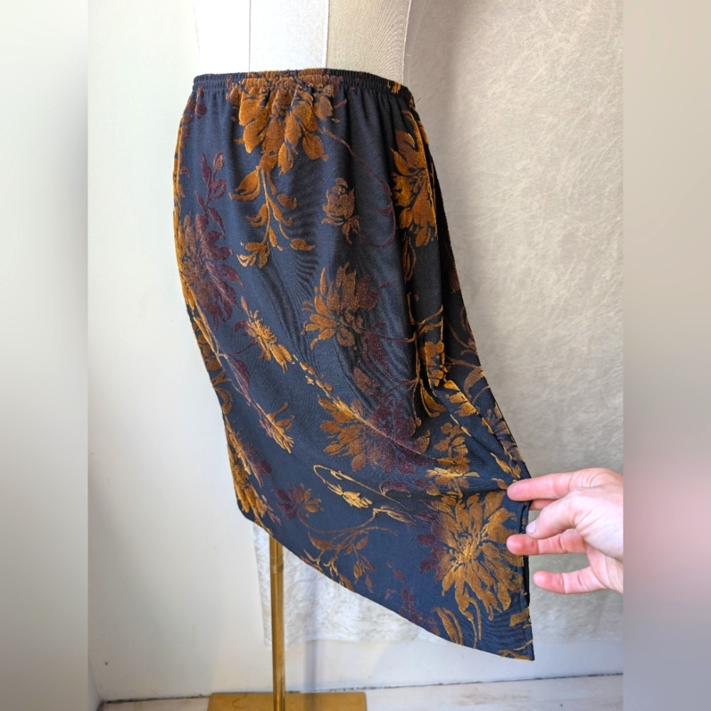 Jaclyn Smith Large Velvet Floral Skirt